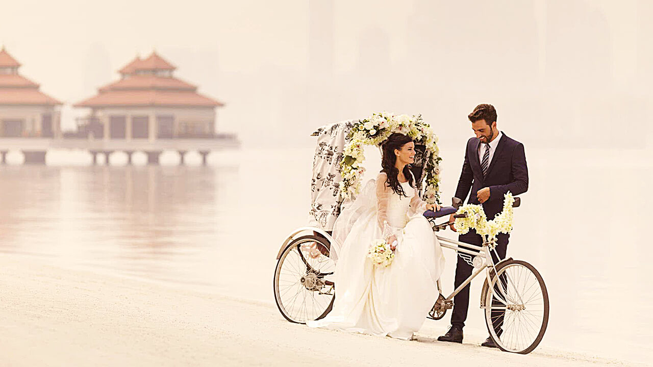 Newly Wed Couple along Anantara the Palm beach