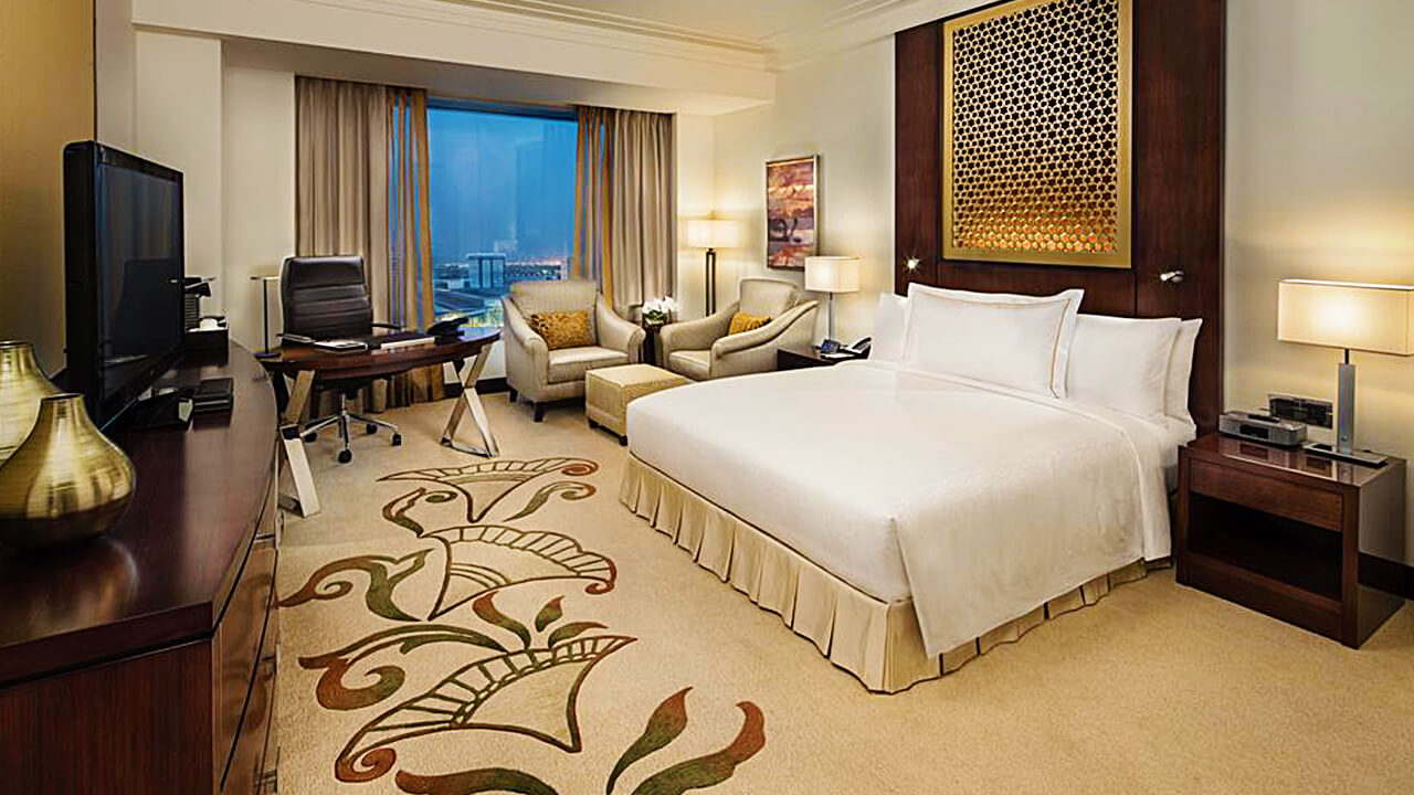 Deluxe King Room with Skyline View