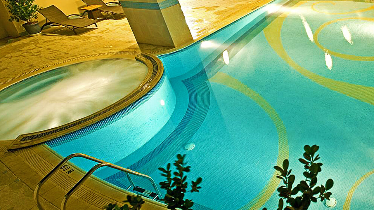 Flora Creek Deluxe Hotel Apartments Outdoor Swimming Pool