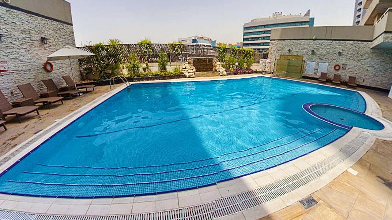 Flora Park Deluxe Hotel Apartments Outdoor Swimming Pool