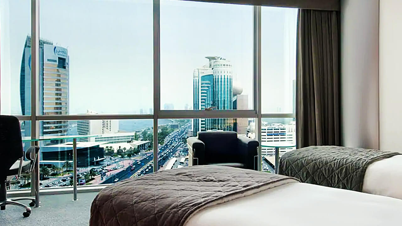 Twin Executive room with  partial city view