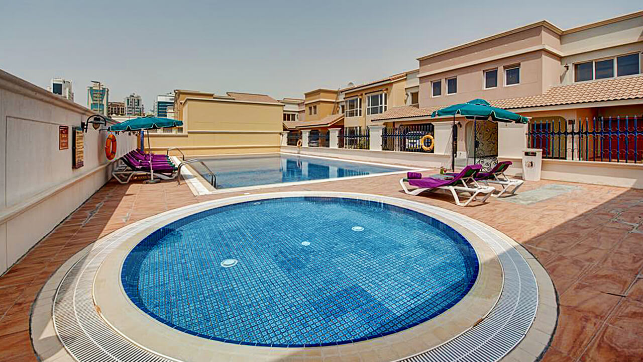j5 villas holiday homes barsha gardens Swimming pool