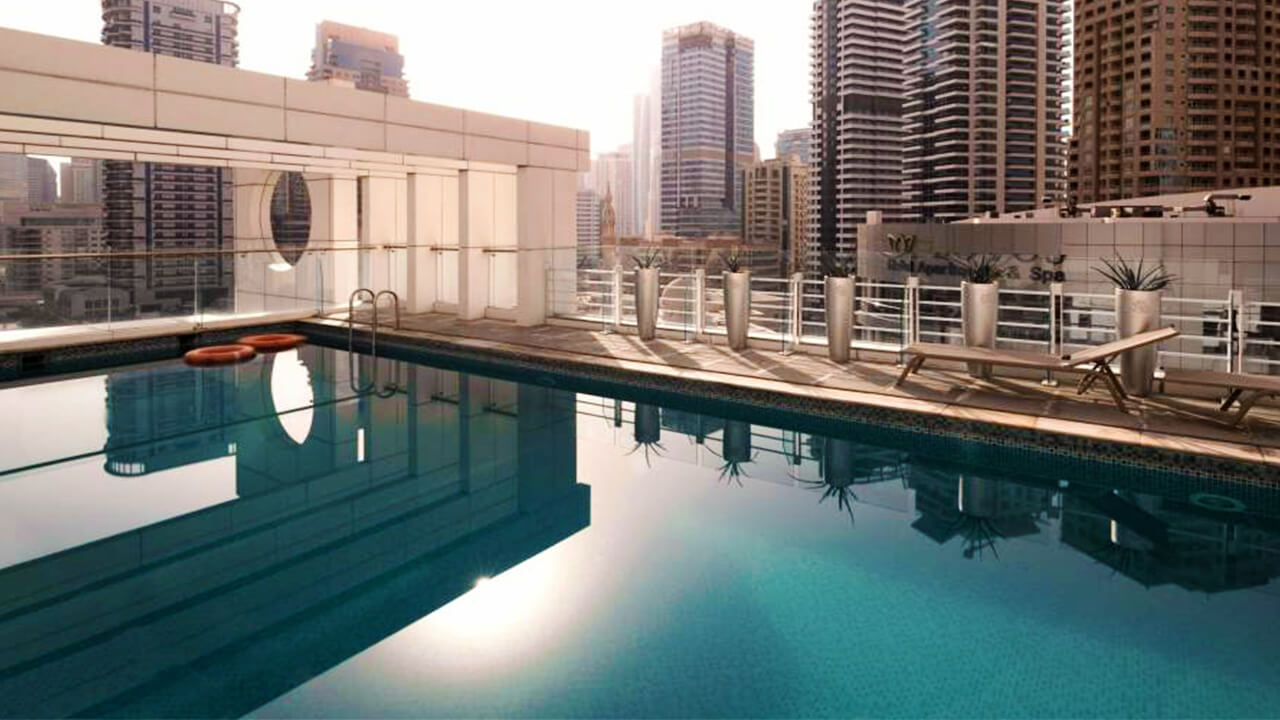 Rooftop Pool with a fabulous scenic view to Dubai Marina