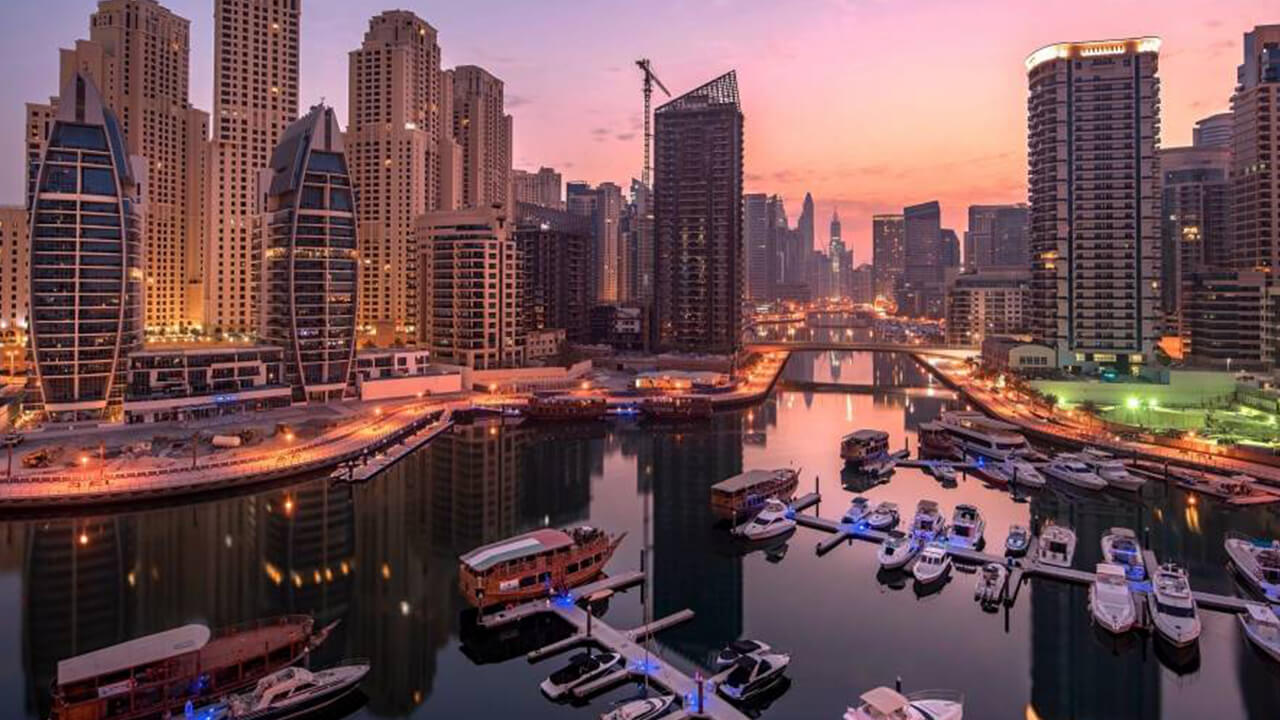 Stunning view of Dubai Marina from jannah marina bay suites.