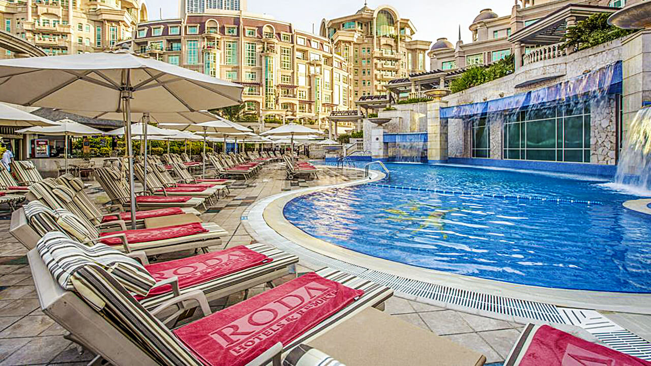Roda Al Murooj Downtown Dubai Outdoor Swimming Pool